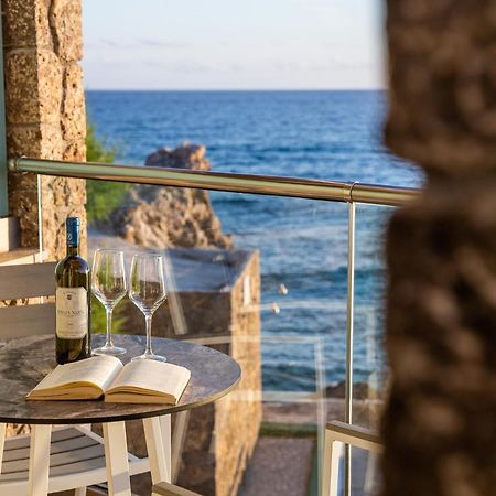 Black Rocks Family, Luxury Seafront Beach Maisonette Агиос-Гордиос Экстерьер фото