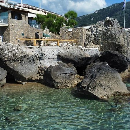 Black Rocks Family, Luxury Seafront Beach Maisonette Агиос-Гордиос Экстерьер фото