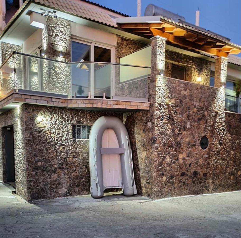 Black Rocks Family, Luxury Seafront Beach Maisonette Агиос-Гордиос Экстерьер фото