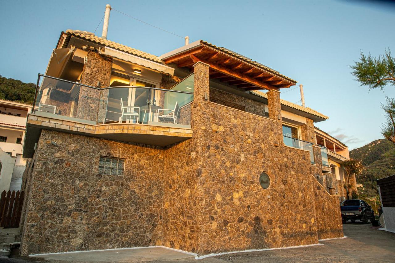 Black Rocks Family, Luxury Seafront Beach Maisonette Агиос-Гордиос Экстерьер фото