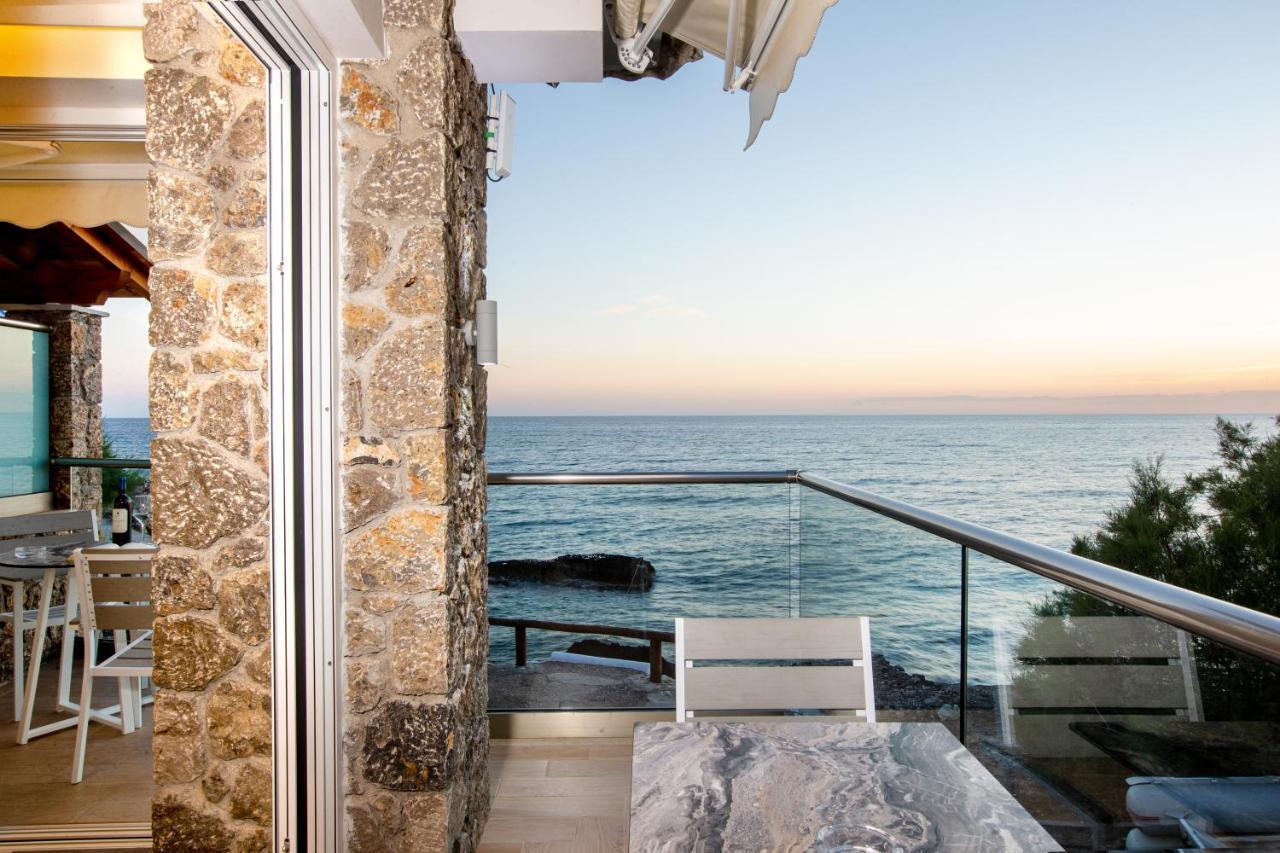 Black Rocks Family, Luxury Seafront Beach Maisonette Агиос-Гордиос Экстерьер фото