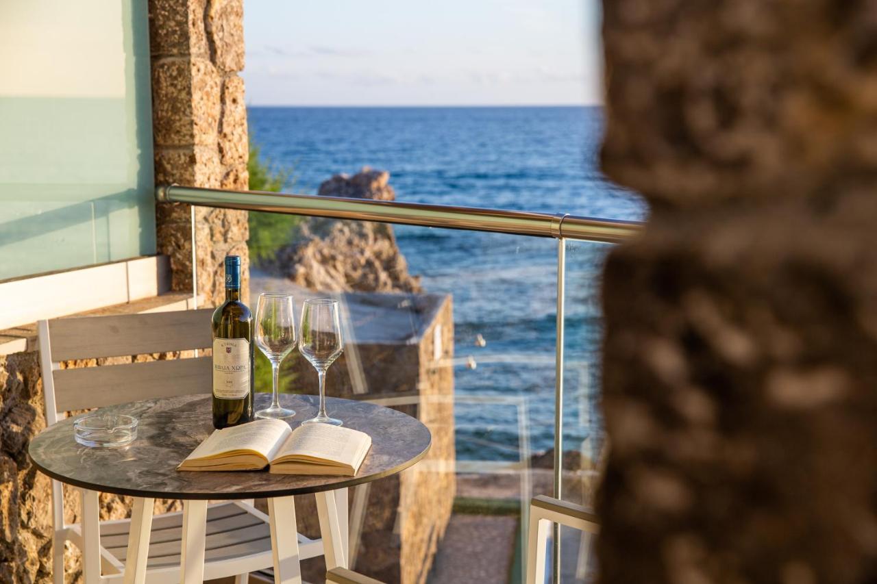 Black Rocks Family, Luxury Seafront Beach Maisonette Агиос-Гордиос Экстерьер фото
